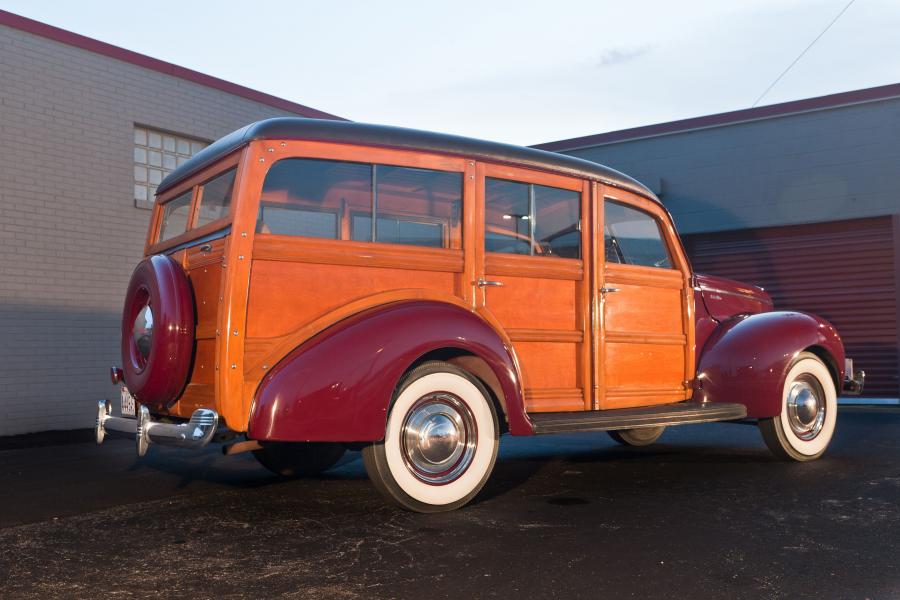  Ford DeLuxe Station Wagon 1940 года  (фото 24 из 36)